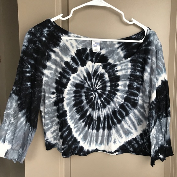 Tops - Tie die long sleeve crop top